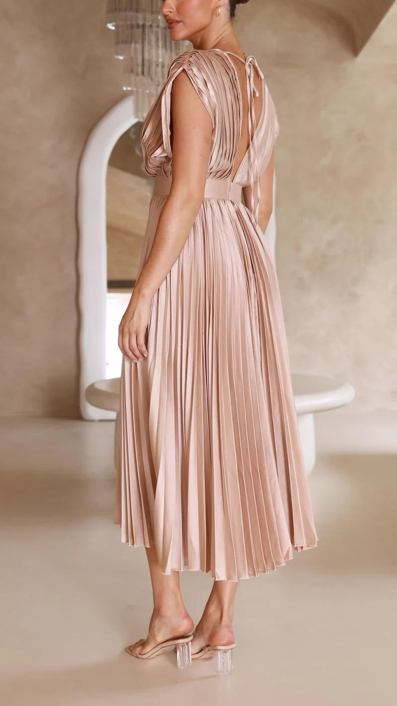 Ella – Elegantes plissiertes Maxikleid für Damen