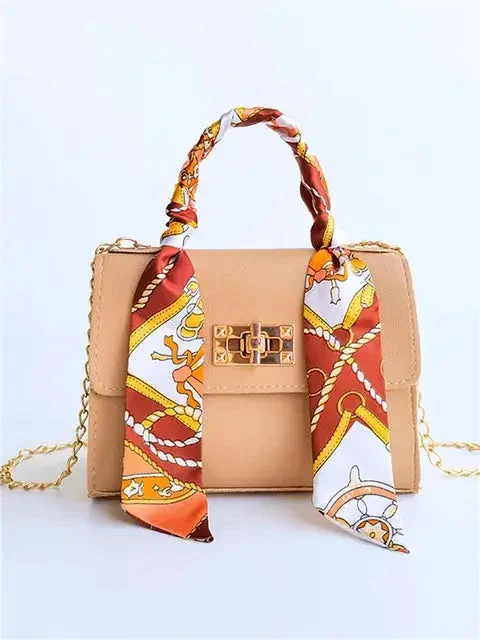 Alina – Schicke Handtasche mit Schal-Detail