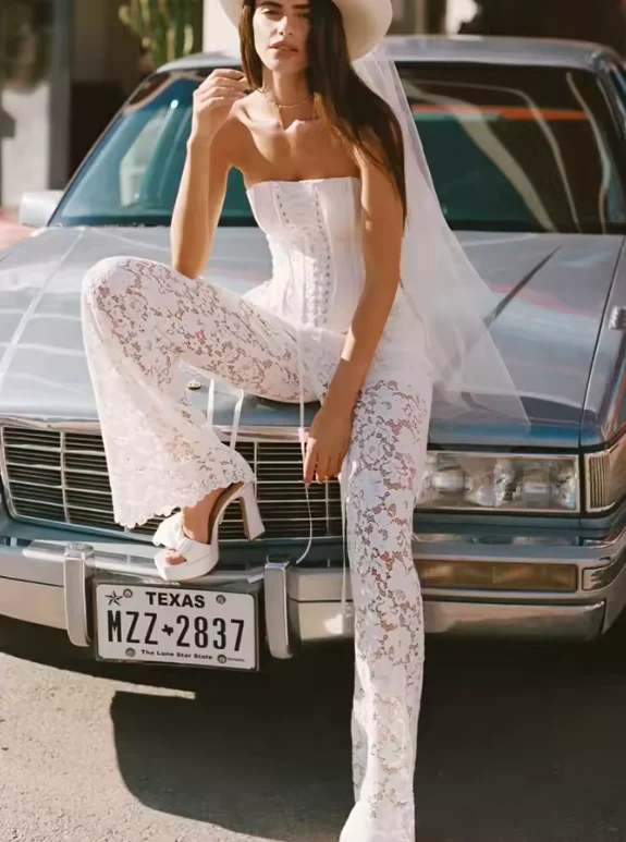 Didi - Sexy transparente Flare-Leggings mit Mesh-Einsätzen und Cut-out-Design als stylische Cover-up-Hose.