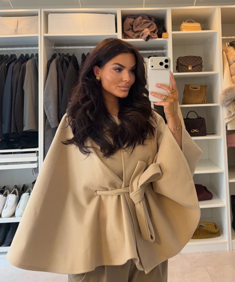 Amelie – Poncho Karah in Beige