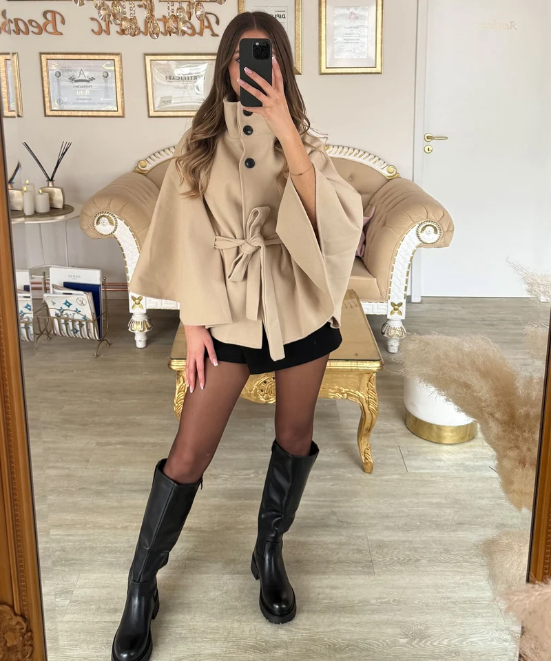 Amelie – Poncho Karah in Beige