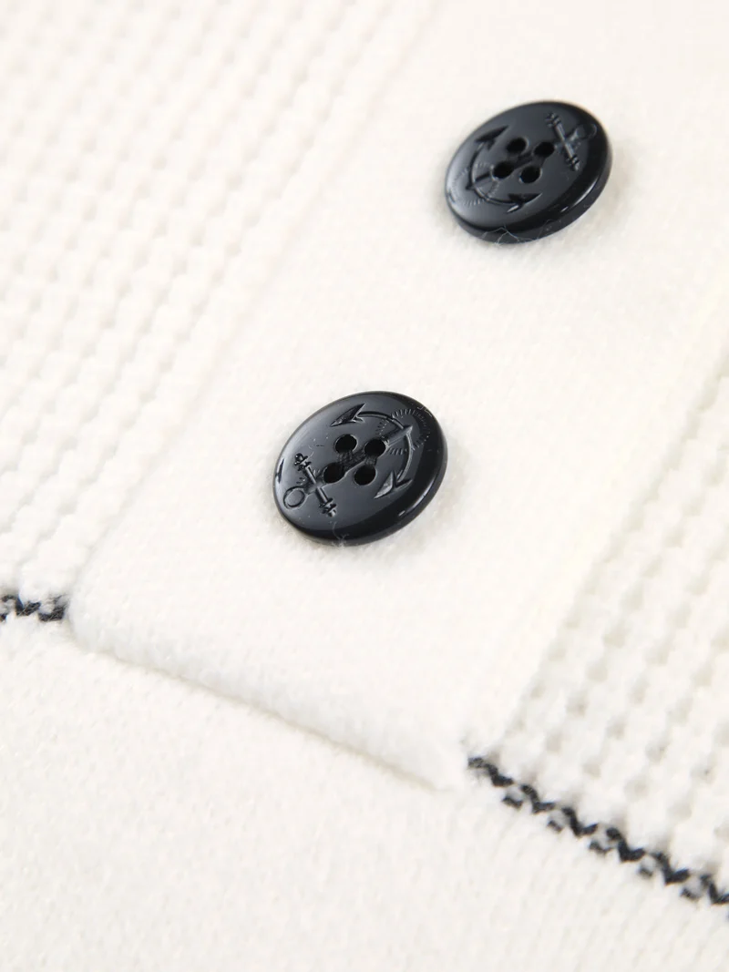 Finja - Pullover mit offenem Kragen und Knopfleiste