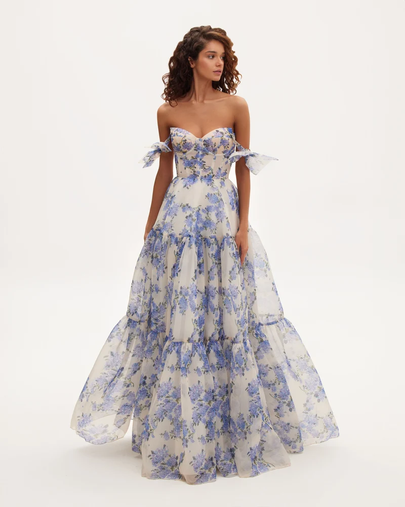 Charlotte – Zartes, blumiges Maxikleid mit Bindebändern