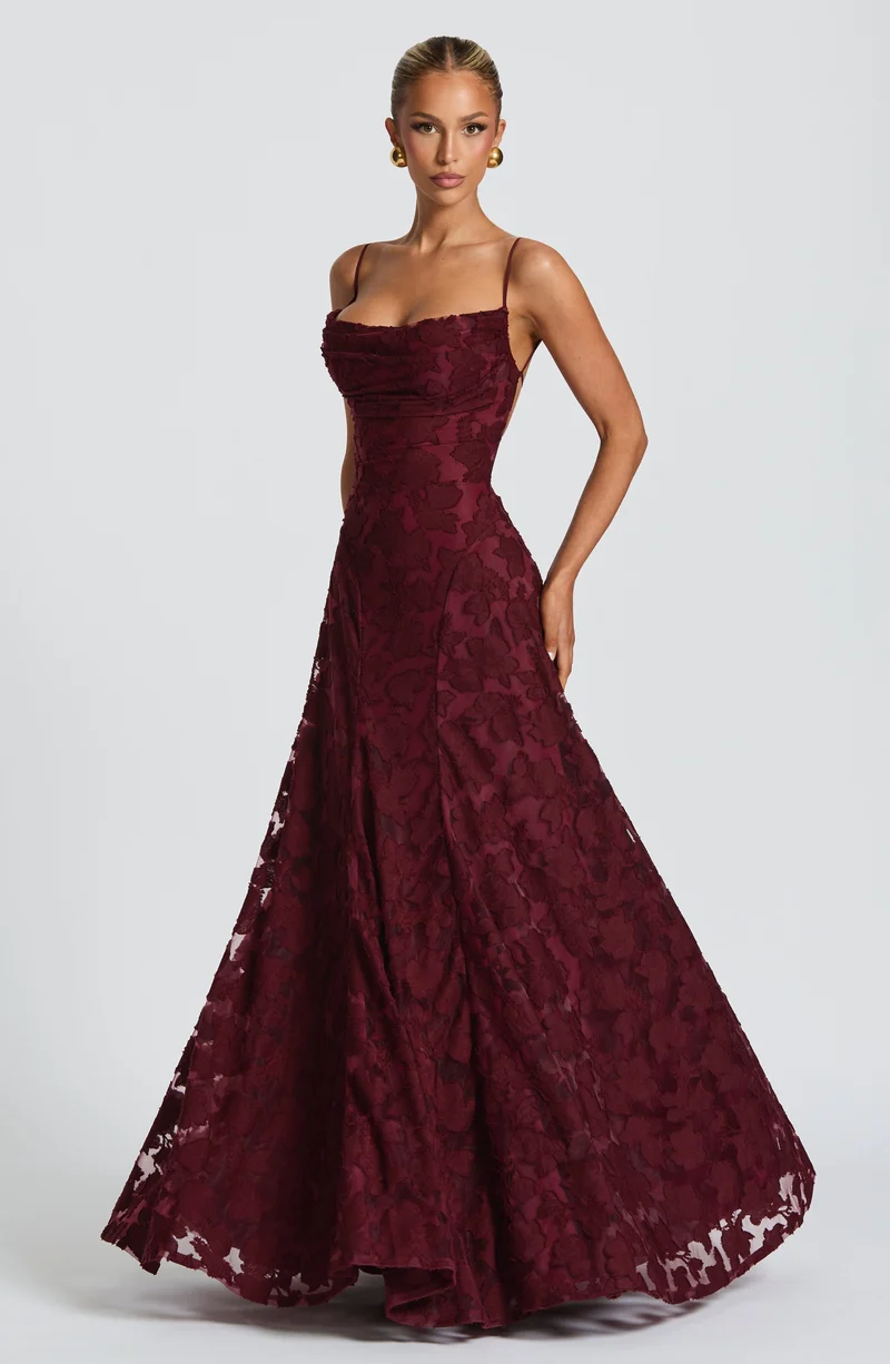 Lina – Maxikleid Cherry Lacquer