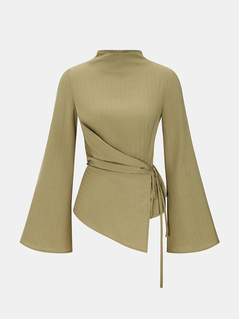 Astrid – Bluse mit Bindegürtel, strukturiertem Stehkragen und Glockenärmeln