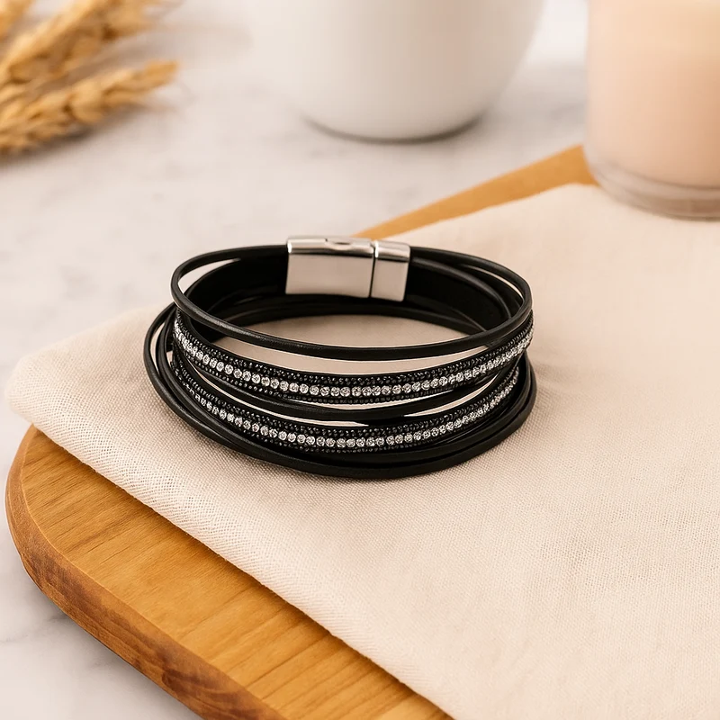 Mehrlagiges Lederarmband für Damen – Roségold mit Perlen und Kristall-Akzenten