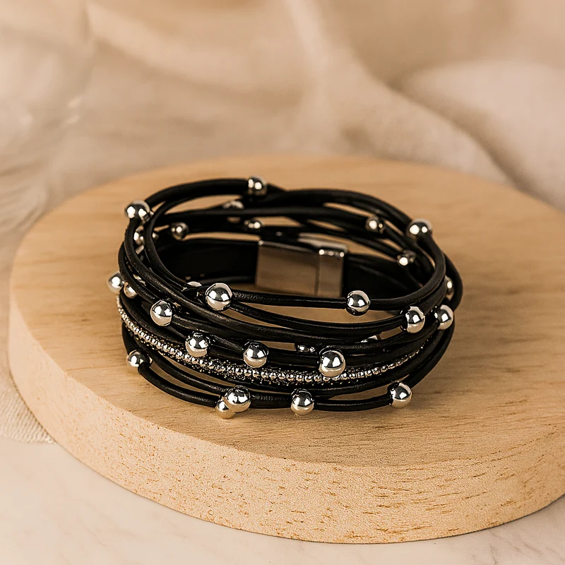 Mehrlagiges Lederarmband für Damen – Roségold mit Perlen und Kristall-Akzenten