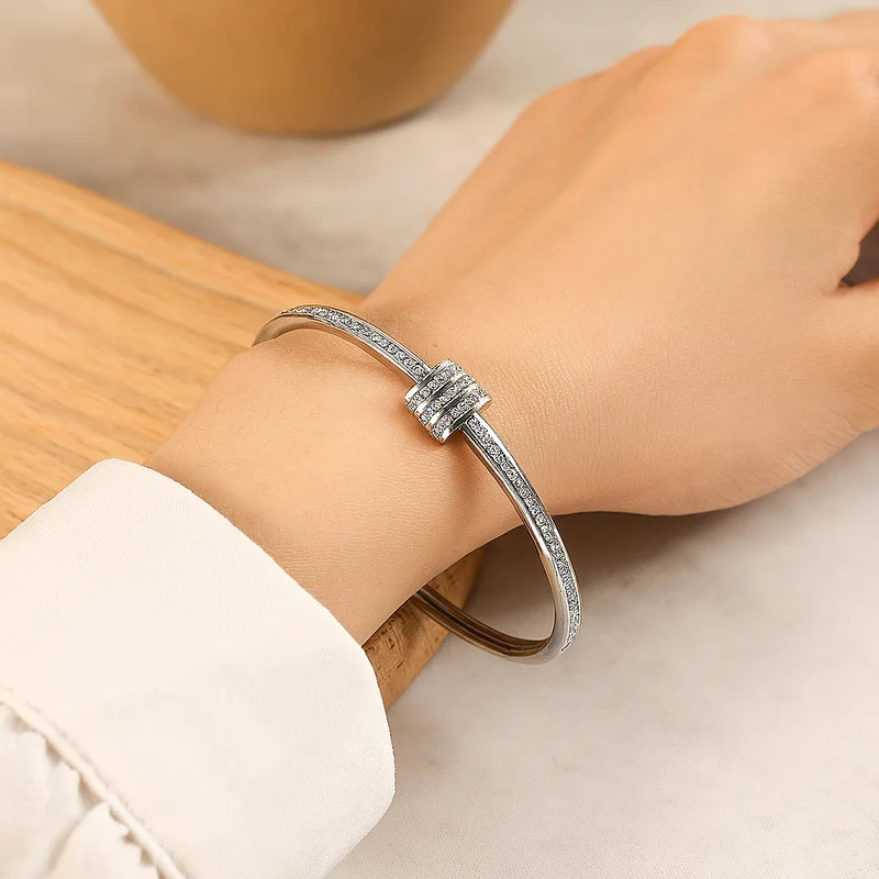 4-teiliges Premium-Armbandset aus Edelstahl – Klassischer Stil