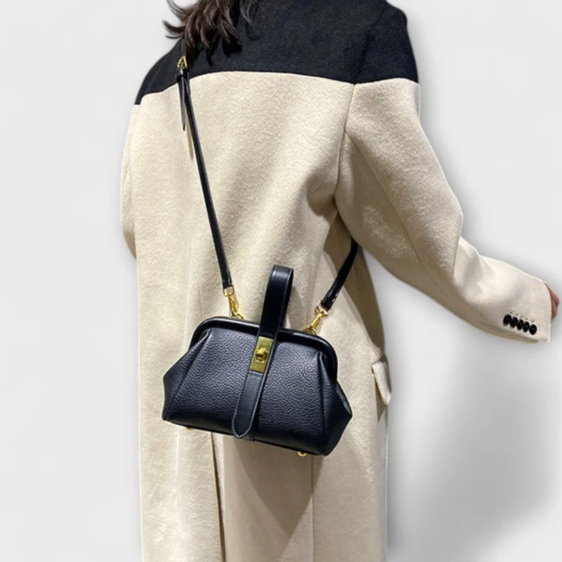 Damen Elegante Mini-Handtasche mit Kettenhenkel und festlichem Look
