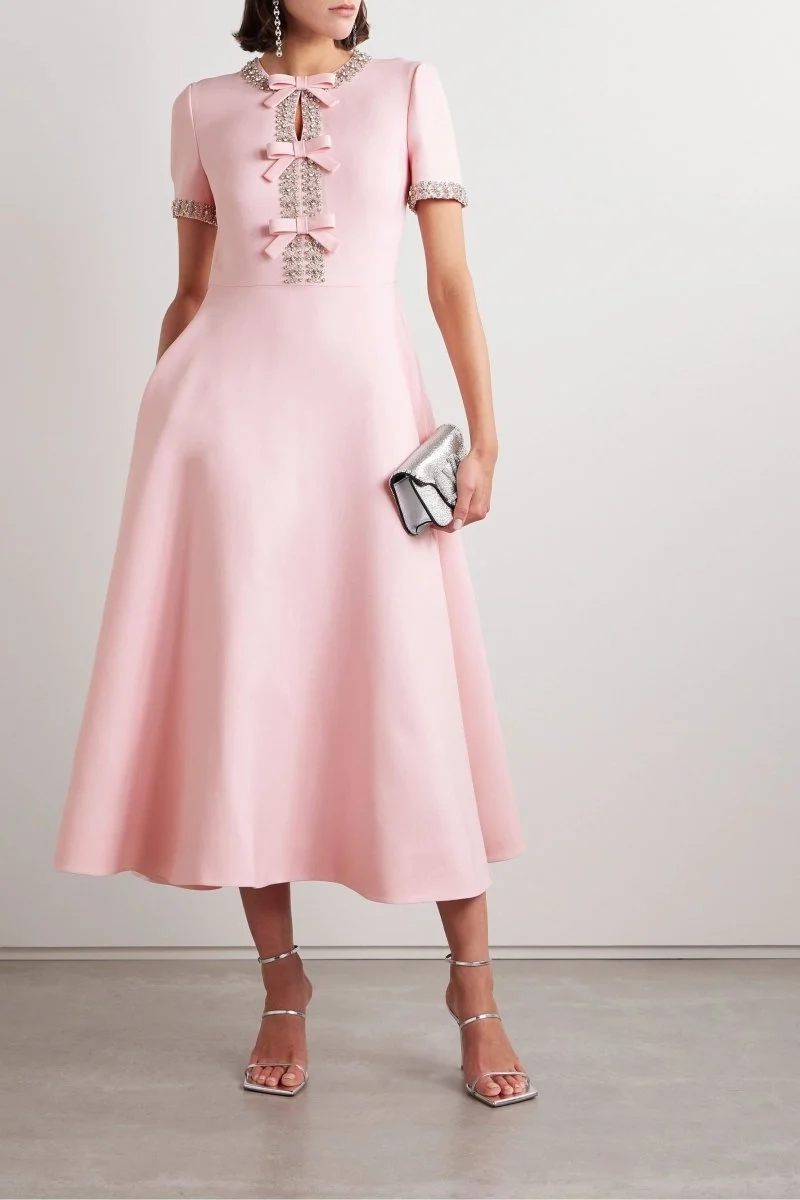 Aria™ - Midi-Kleid mit Schleifendetail und Kristallen