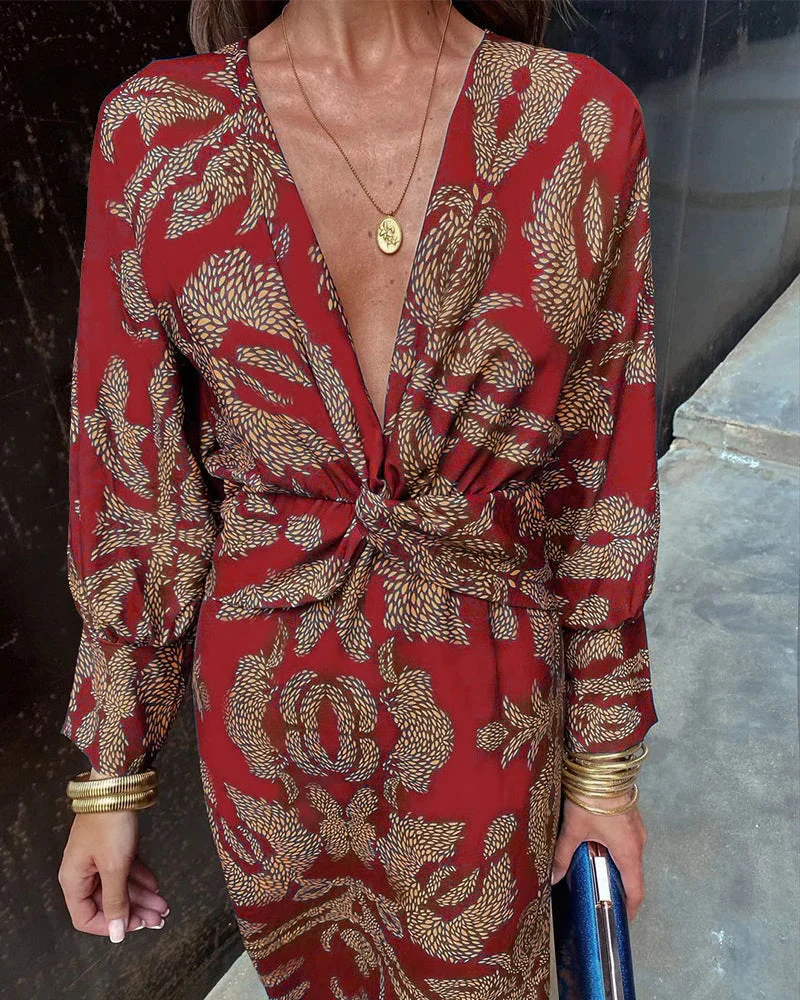 Elegantes Kleid mit langen Ärmeln und floralem Muster