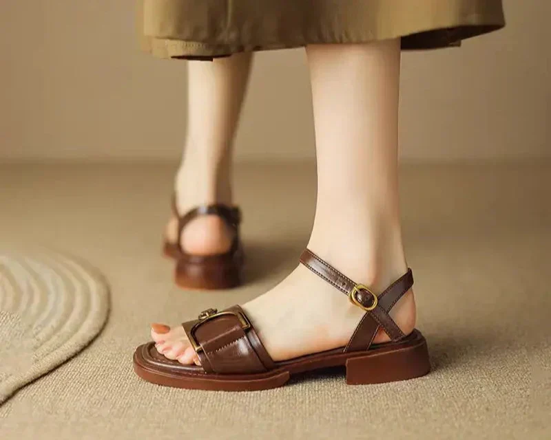 Amara - Sandalen mit Riemen