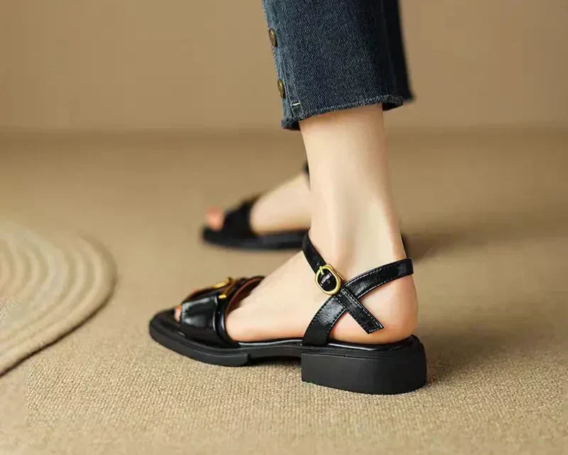 Amara - Sandalen mit Riemen