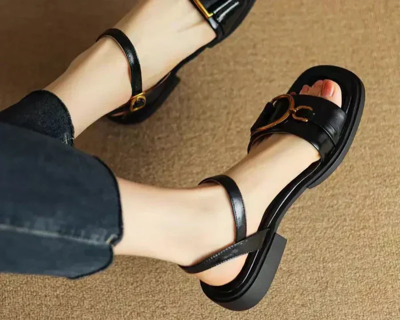 Amara - Sandalen mit Riemen