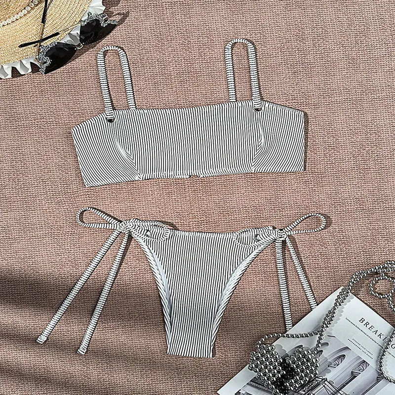 Damen Bandeau-Bikini mit eleganten Bindebändern und modischem Streifenmuster Drune