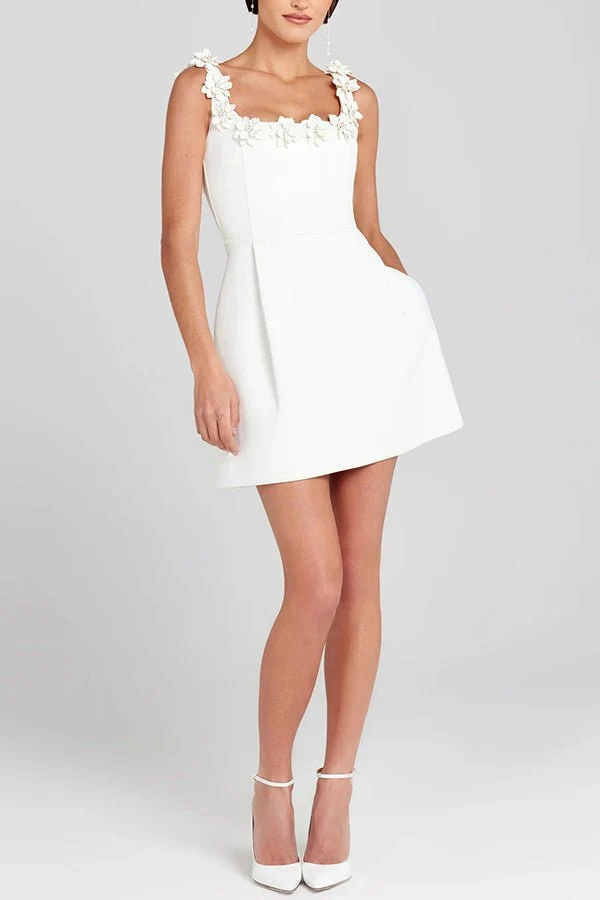Cindy | Feminines Mini-Kleid mit Blumenapplikationen
