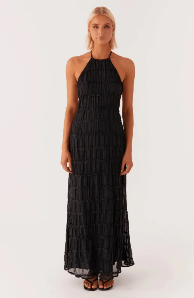 Caroline | Texturiertes Halterneck-Maxikleid