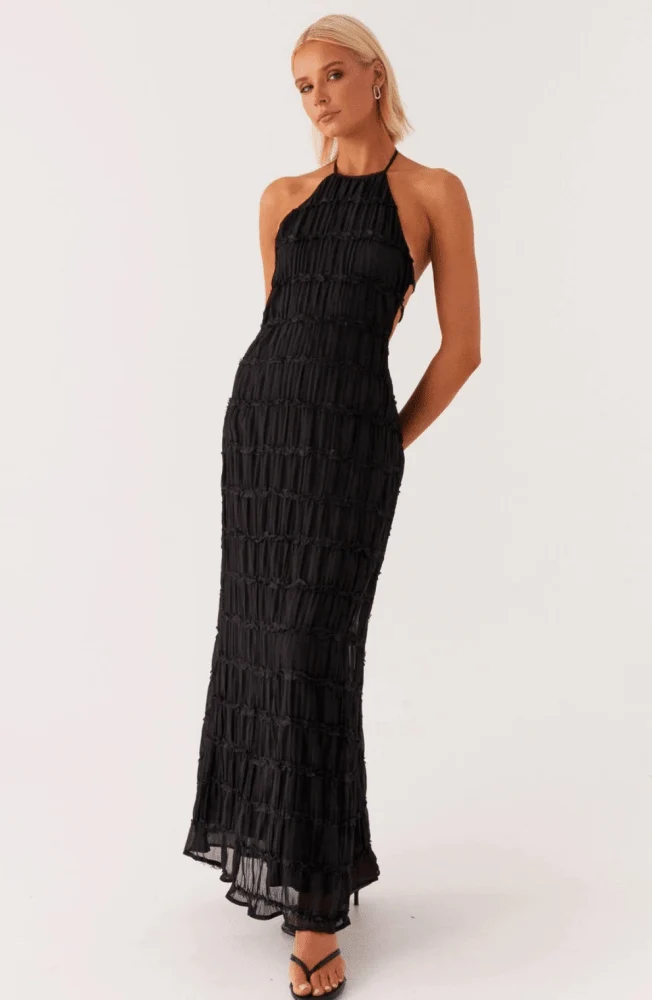 Caroline | Texturiertes Halterneck-Maxikleid