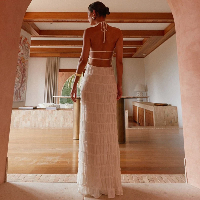 Caroline | Texturiertes Halterneck-Maxikleid