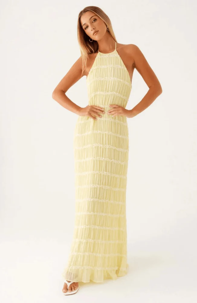 Caroline | Texturiertes Halterneck-Maxikleid