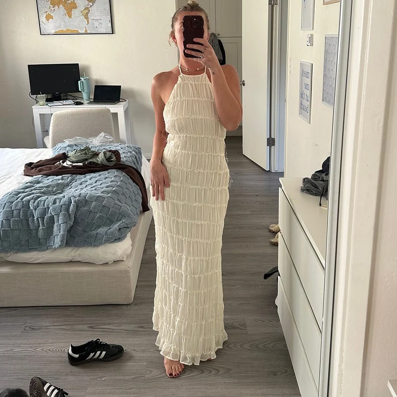 Caroline | Texturiertes Halterneck-Maxikleid