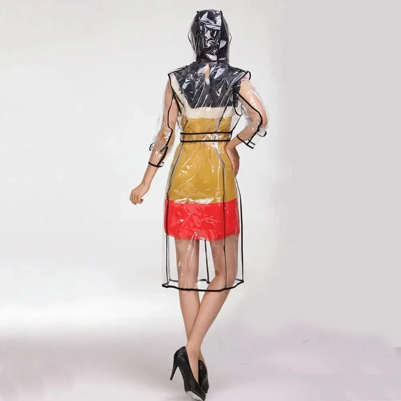Wasserdichter, transparenter Kunststoff Damen-Regenmantel