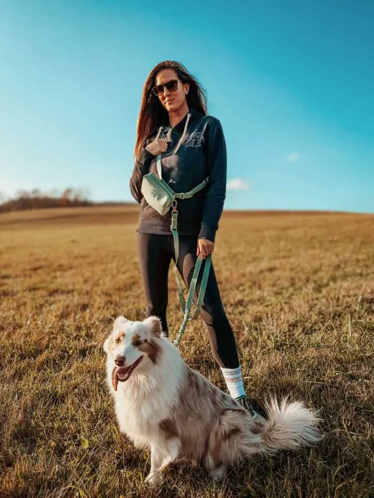 Unisex mikina - Born to Explore