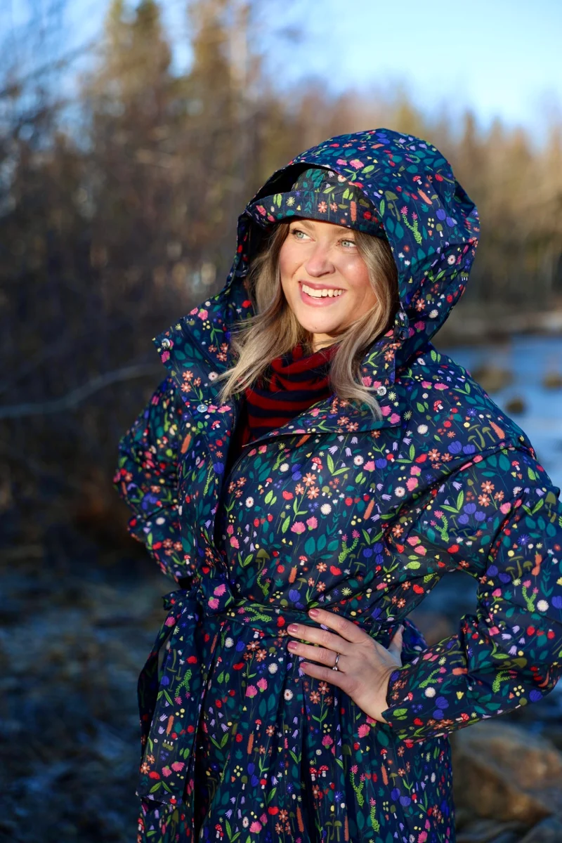 Danefæ Danelisabeth regentrenchcoat dames – Dark Navy Botanical