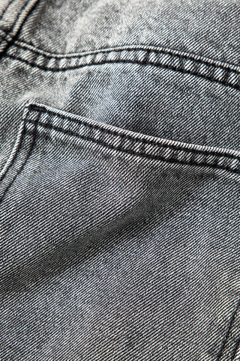 Jeans für Damen mit asymmetrischem Bund und weitem Bein