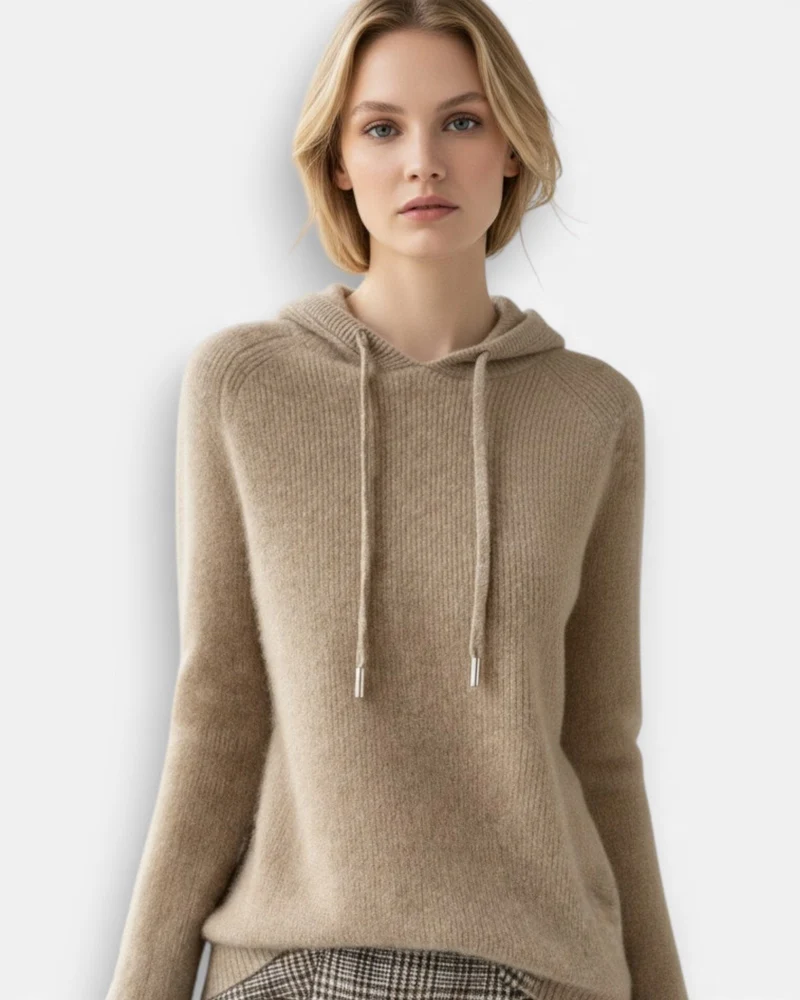 Weicher gerippter pullover für Damen mit Kapuze