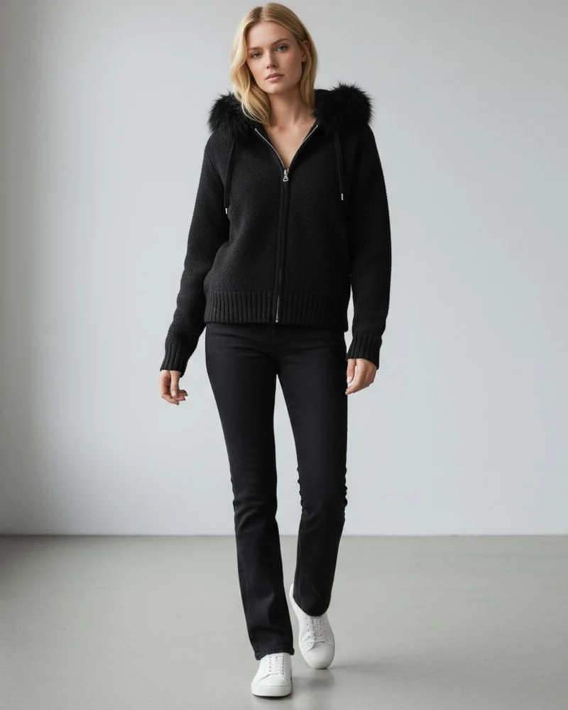 Strickjacke für Damen mit flauschiger Kapuze - kurz