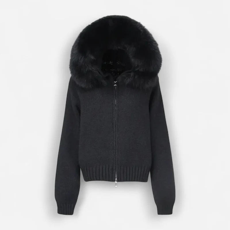 Strickjacke für Damen mit flauschiger Kapuze - kurz