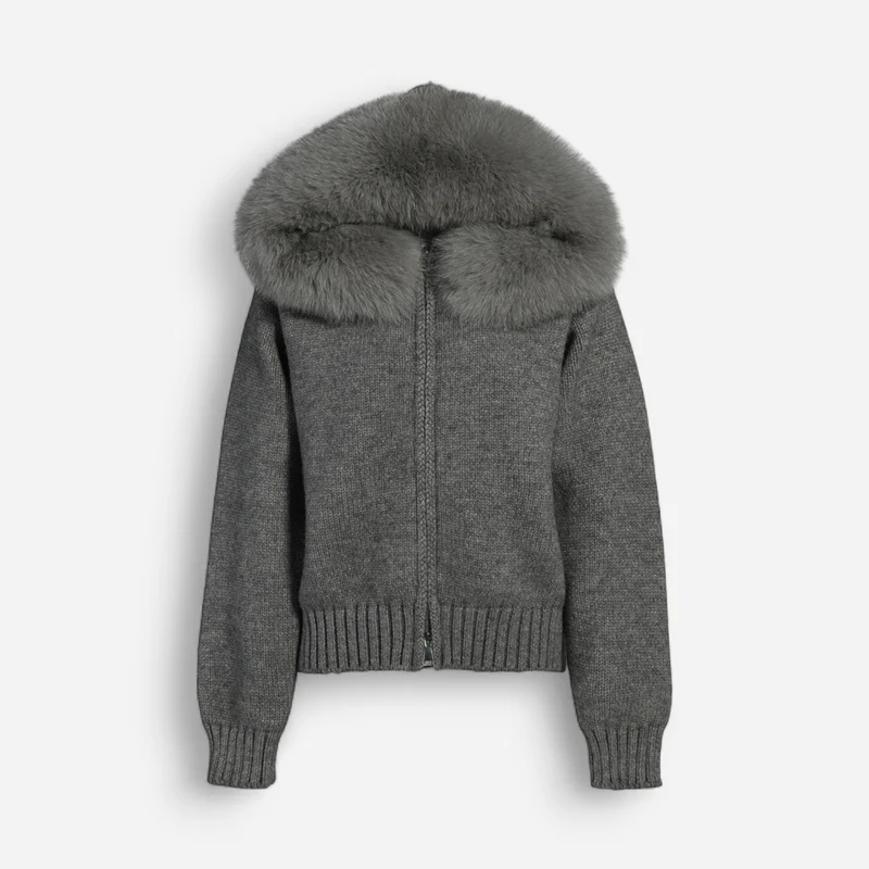 Strickjacke für Damen mit flauschiger Kapuze - kurz
