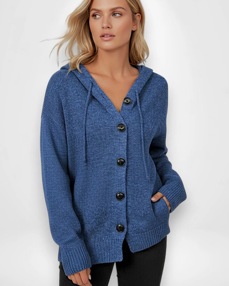 Strickjacke für Damen mit Kapuze und großen schwarzen Knöpfen