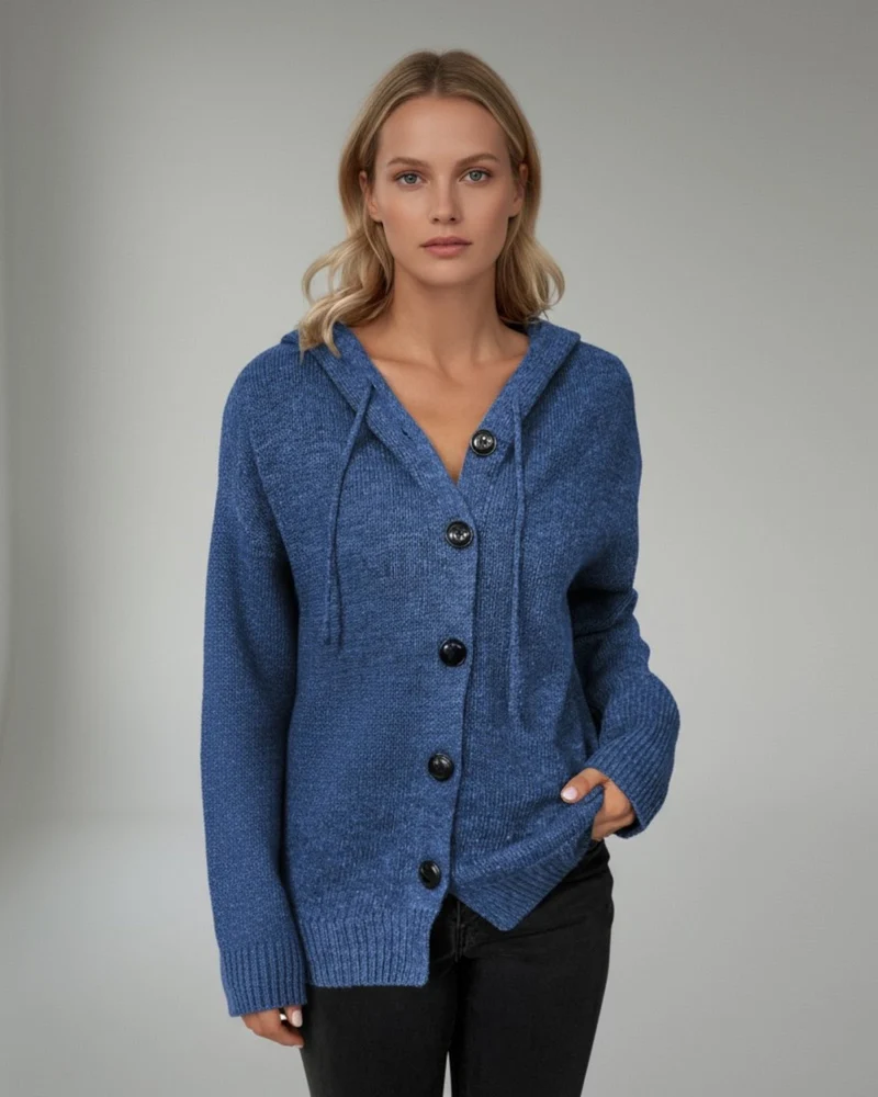 Strickjacke für Damen mit Kapuze und großen schwarzen Knöpfen