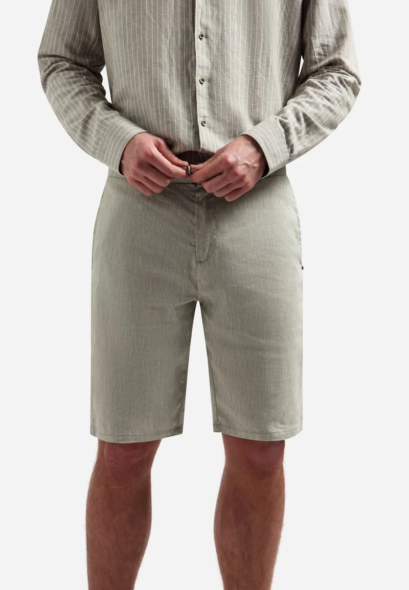 Short Chino With Linen
