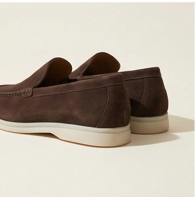 Klassische Slipper für Herren im Velours Design