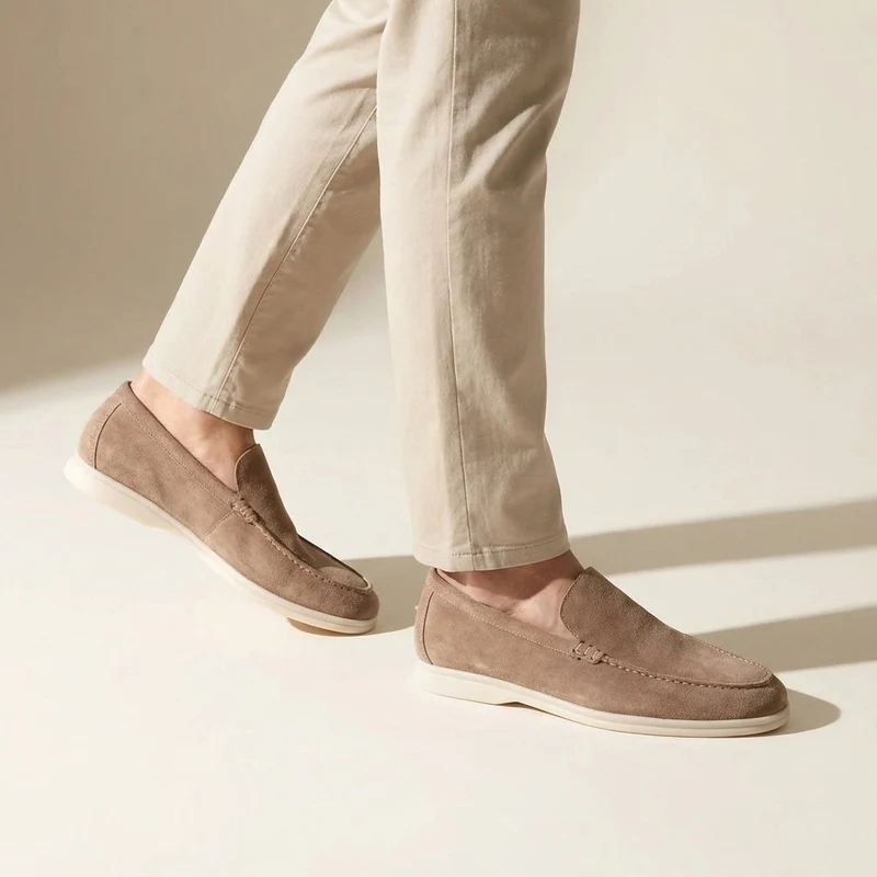Klassische Slipper für Herren im Velours Design