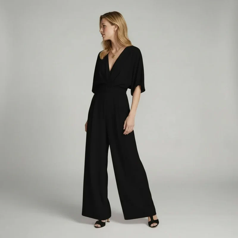 Eleganter Jumpsuit mit kurzen Ärmeln und V-Ausschnitt