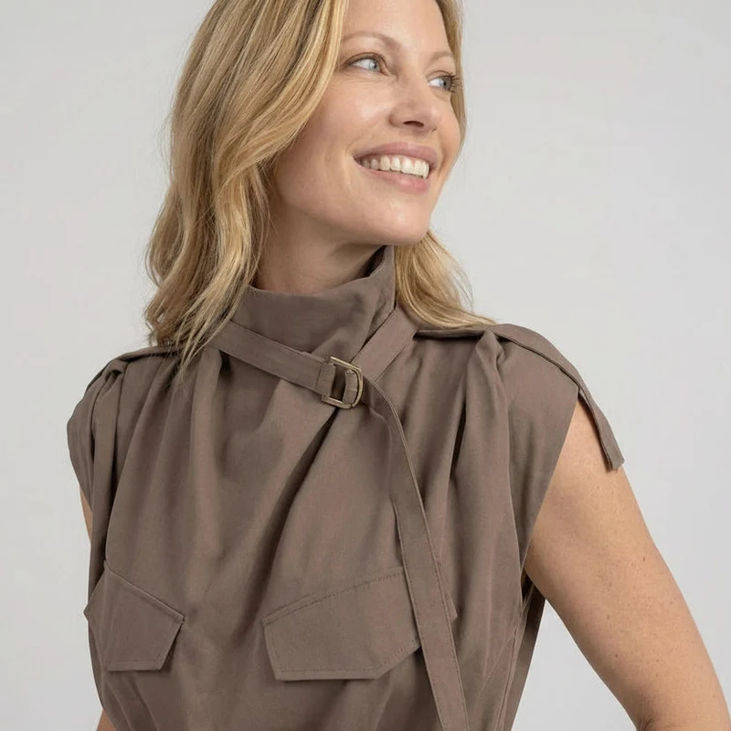 Tailliertes Damen Set aus ärmellosem Top und Hose mit hoher Taille im Jumpsuit Look