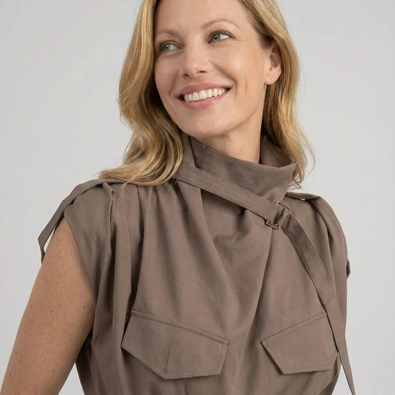 Tailliertes Damen Set aus ärmellosem Top und Hose mit hoher Taille im Jumpsuit Look