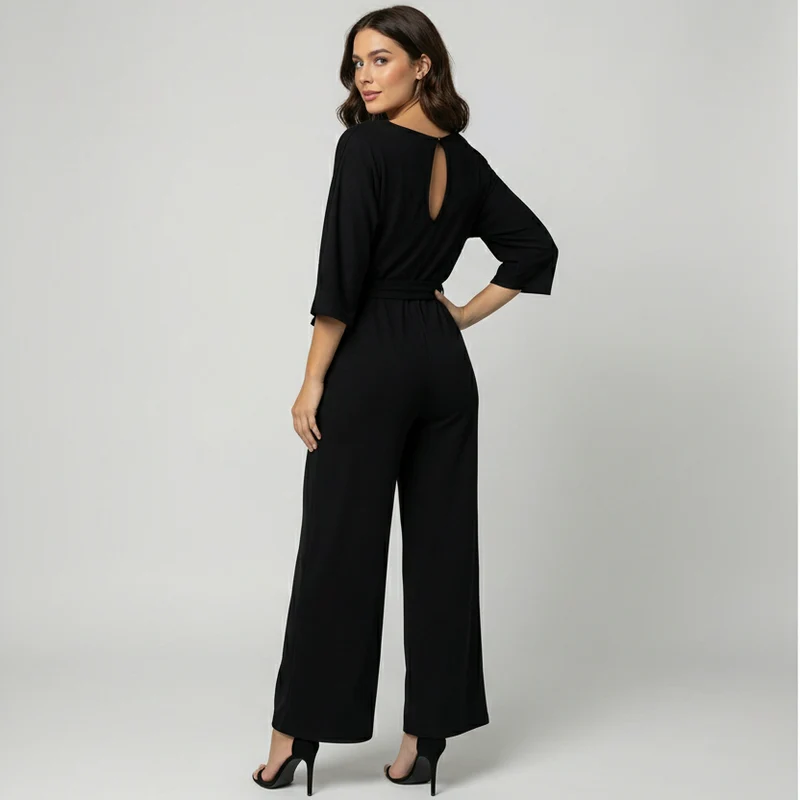 Jumpsuit für Damen mit Bindegürtel und Bootausschnitt in weiter Beinform