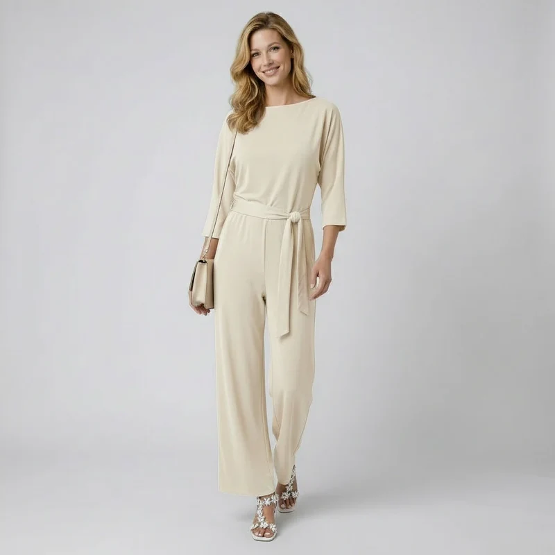 Jumpsuit für Damen mit Bindegürtel und Bootausschnitt in weiter Beinform