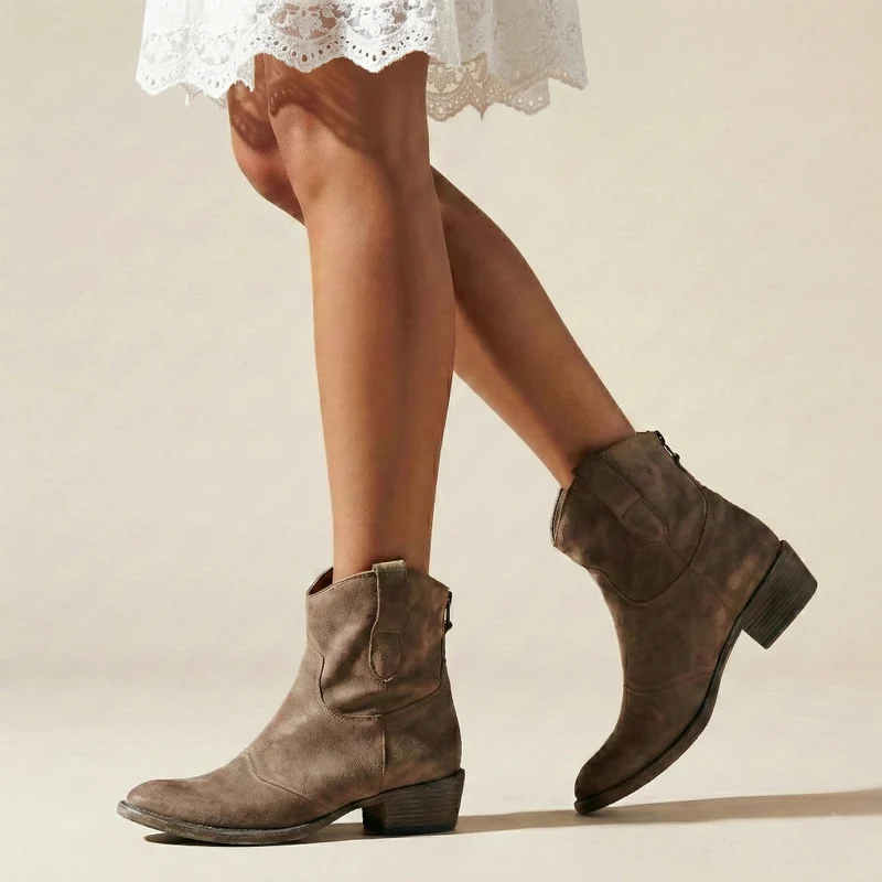Ankle Boots für Damen mit flachem Absatz im Cowboy Stil