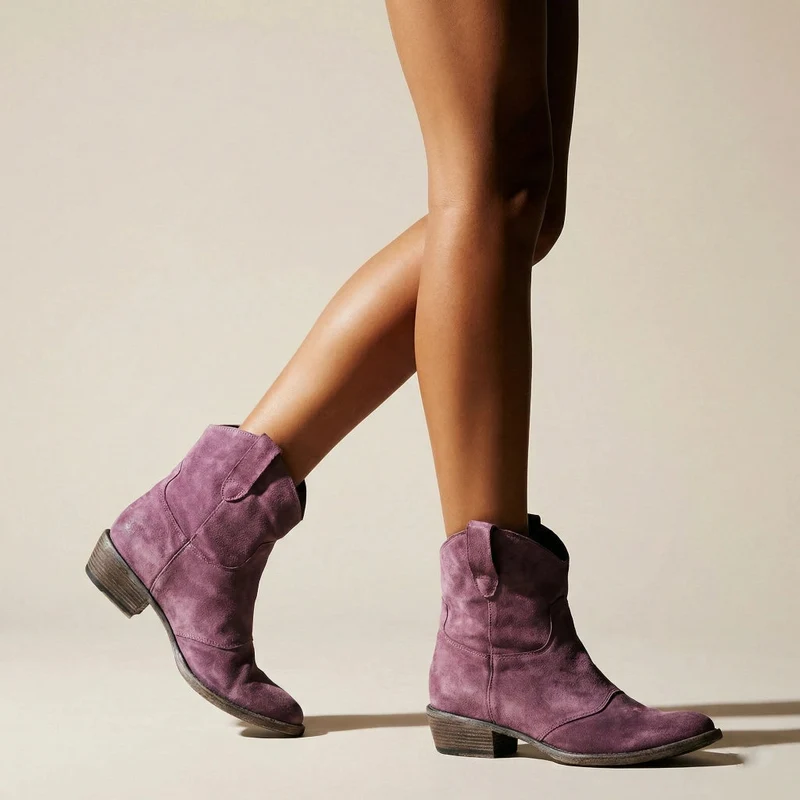 Ankle Boots für Damen mit flachem Absatz im Cowboy Stil