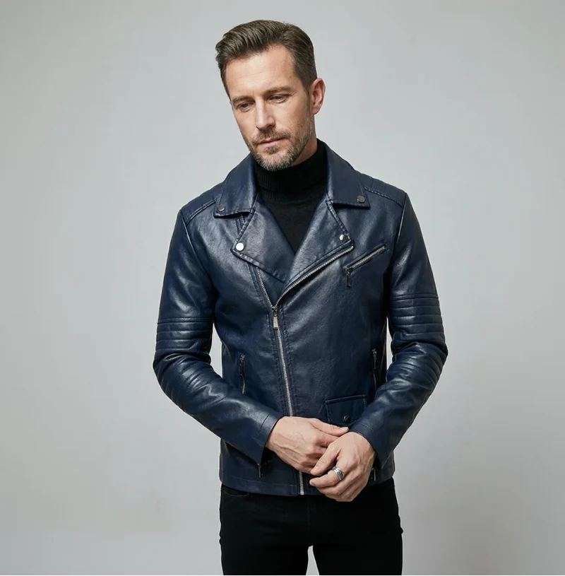 Kurze Biker Jacke für Herren mit gesteppten Ärmeln und asymmetrischem Reißverschluss