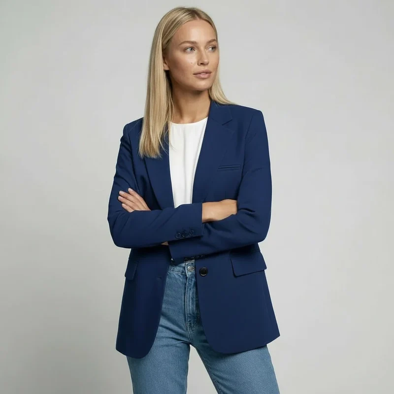 Langer Blazer für Damen mit zwei Knöpfen und Klappentaschen in einfarbigem Design