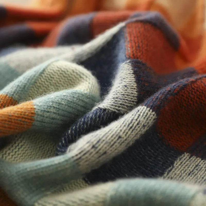 Damen Pullover mit farbigem Karomuster und Rollkragen