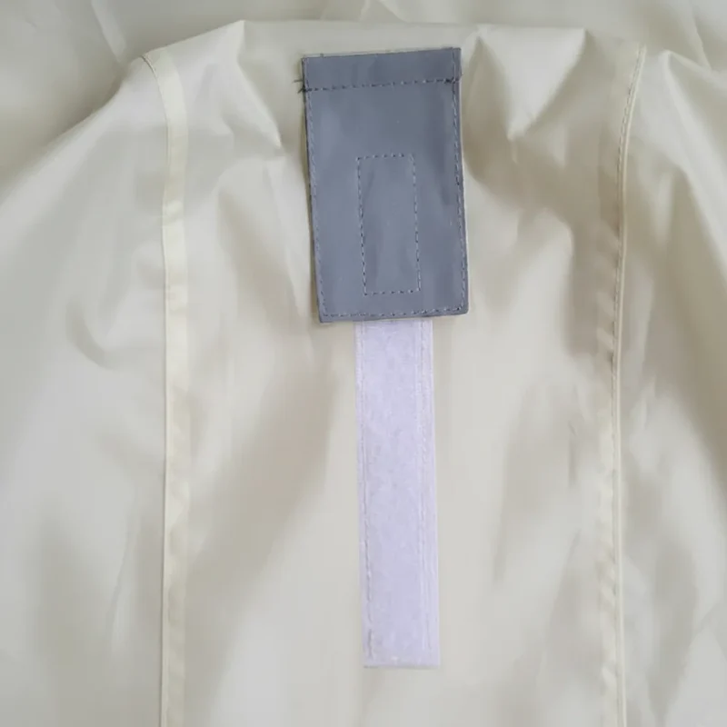 Großer Regenponcho mit Ärmeln (mit reflektierendem Streifen)