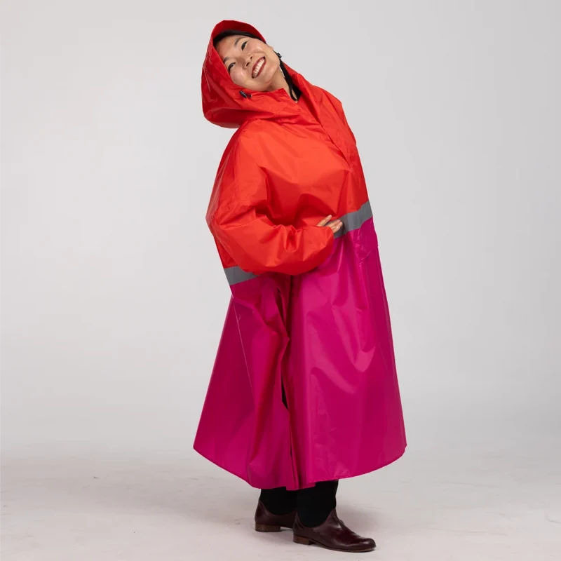 Großer Regenponcho mit Ärmeln (mit reflektierendem Streifen)